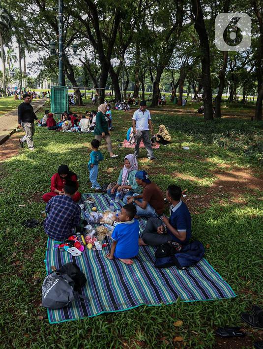 Bagi masyarakat yang ingin berkunjung ke Monas saat libur Lebaran bisa melalui akses pintu barat daya, IRTI, pintu tenggara atau Gambir dan pintu timur laut. (Liputan6.com/Angga Yuniar)