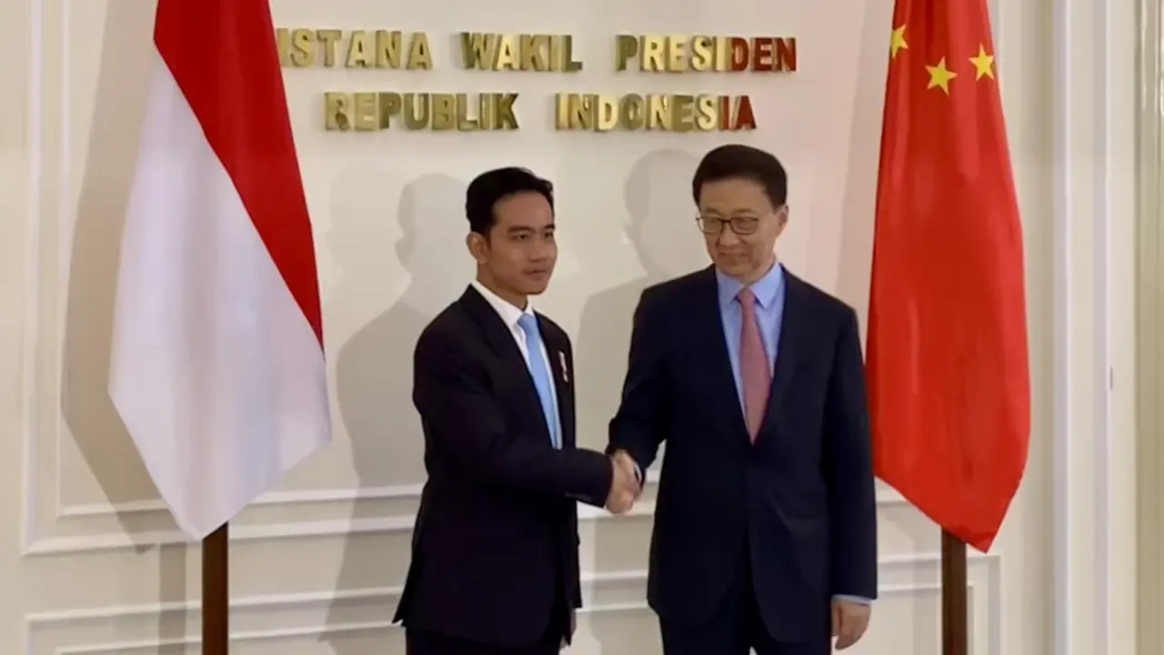 Wakil Presiden (Wapres) Gibran Rakabuming Raka menerima kunjungan kehormatan dari Wakil Presiden China, Han Zheng, di Istana Wakil Presiden, Jakarta.