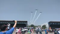 Naval Air Base Open Day 2017 menampilkan beragam atraksi menakjubkan yang memikat hati warga Jatim. 