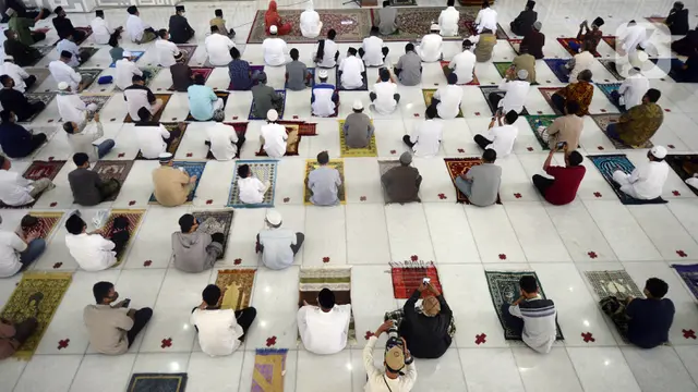 FOTO: Penerapan Physical Distancing Salat Id di Tangerang Selatan
