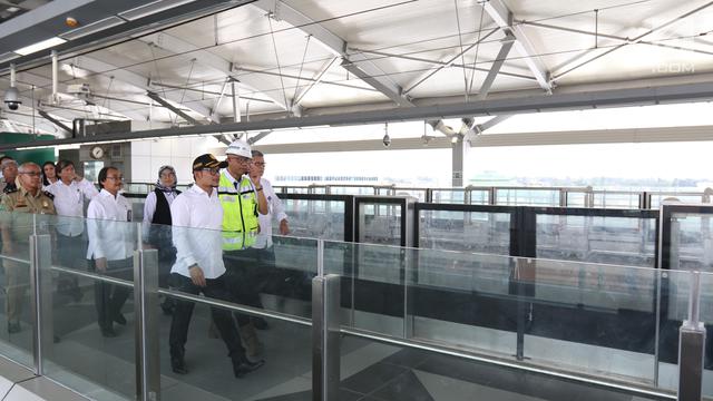 Menaker Hanif Dhakiri Jajal MRT Jakarta