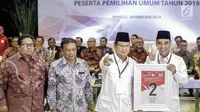 Ketua Umum Partai Gerindra Prabowo Subianto mendapatkan nomor 2 sebagai peserta pemilu 2019 saat pengundian nomor urut parpol di kantor KPU, Jakarta, Minggu (19/2). (Liputan6.com/Faizal Fanani)