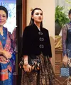 Tak perlu ribet, kamu bisa kenakan kebaya simple untuk terlihat elegan. Intip model kebaya simple berikut ini dari Titiek Soeharto, Fuji Utami, hingga Dian Sastrowardoyo [@titieksoeharto @aaliyah.massaid @therealdisastr]