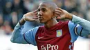 Selebrasi winger Aston Villa Ashley Young setelah mencetak gol ke gawang Blackburn Rovers di Villa Park, Birmingham, 26 Februari 2011. AFP PHOTO/IAN KINGTON