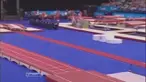 Aksi salto dan melayang di udara para pesenam dalam sebuah kejuaraan yang diselenggarakan di Birmingham Inggris. 