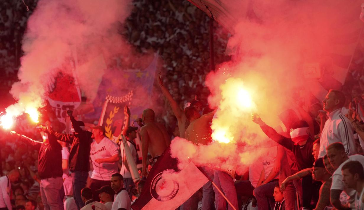 <p>Kemenangan itu memastikan Eintracht Frankfurt melaju ke final Liga Europa dengan keunggulan agregat 3-1 atas West Ham United. (AP/Michael Probst)</p>