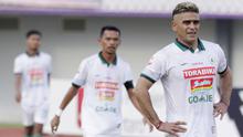 Striker PSS Sleman, Cristian Gonzales, saat melawan Persita Tangerang pada laga Liga 2 di Stadion Benteng Taruna, Tangerang, Jumat (26/10/2018). Kedua tim bermain imbang 1-1. (Bola.com/M Iqbal Ichsan)