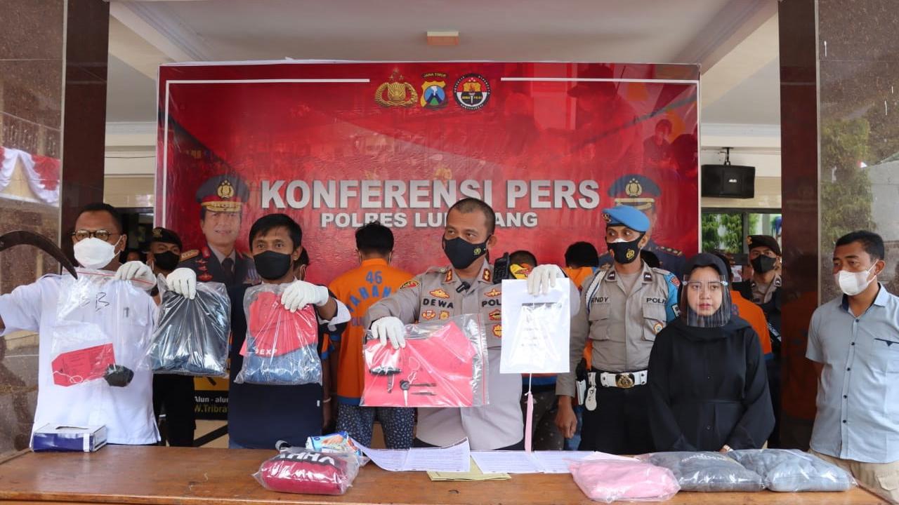 Kapolres Lumajang AKBP Dewa Putu Eka Tunjukan sejumlah barang bukti yang digunakan tersangka untuk melakukan aksinya mencuri speda motor (Istimewa)