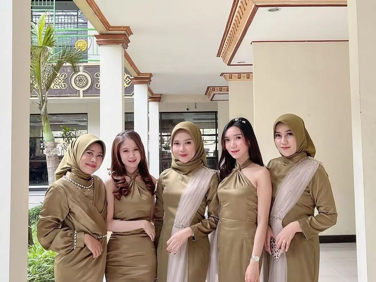 Rekomendasi Model Baju Bridesmaid Bahan Satin Polos Modis dan Kekinian Citizen6 Liputan6