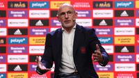 Luis de la Fuente begitu optimis dengan penunjukan dirinya sebagai pelatih kepala Timnas Senior Spanyol. Kini ia lebih bebas untuk memilih pemain dalam skuadnya tanpa dibatasi oleh batasan umur seperti saat ia menangani Timnas Spanyol di level yunior. (AFP/Thomas Coex)