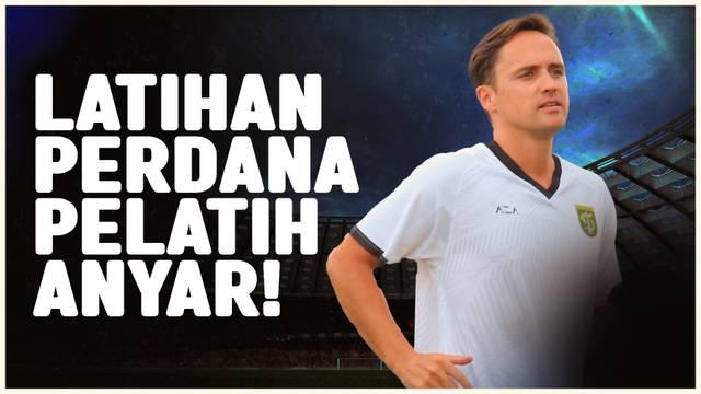 Berita video Paul Munster, pelatih anyar Persebaya Surabaya langsung pimpin latihan perdana mereka, Jumat (5/1/2024).