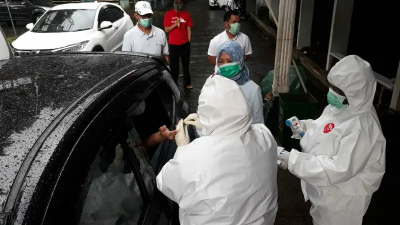 Rapid test virus corona Covid-19 di GOR Bogor secara drive thru