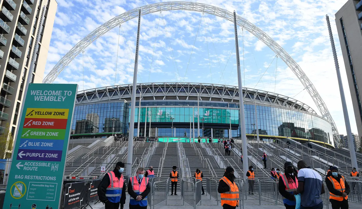 Stadion bersejarah yang terletak di Kota London, Inggris ini terpilih menjadi saksi final perhelatan Euro 2020 (Euro 2021). Tak seperti tahun-tahun sebelumnya, Wembley akan mencatatkan sejarah Piala Eropa yang bergulir di tengah Pandemi COVID-19. (Foto: AFP/Justin Tallis)