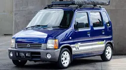 Suzuki Karimun merupakan salah satu Kei Car yang pernah dijual resmi di Indonesia. Mobil ini memiliki nama Suzuki WagonR Wide untuk pasar Jepang. Bentuk mengotak karimun menjadikannya timeless dan ikonik hingga saat ini. Mesin yang digunakan terkenal bandel, yaitu unit 1.000cc 4-silinder yang juga digunakan di Suzuki Carry 1.000. Beragam gaya modifikasi yang bisa diaplikasikan menjadi salah satu alasan kenapa mobil ini kembali diminati. (Source: Instagram/@frzaptrandi)