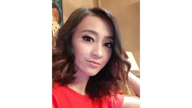 Biasa Natural, Ini 6 Potret Deasy Noviyanti dengan Makeup Tebal
