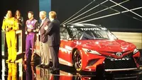 Toyota Camry generasi baru bocor di acara Nascar. 