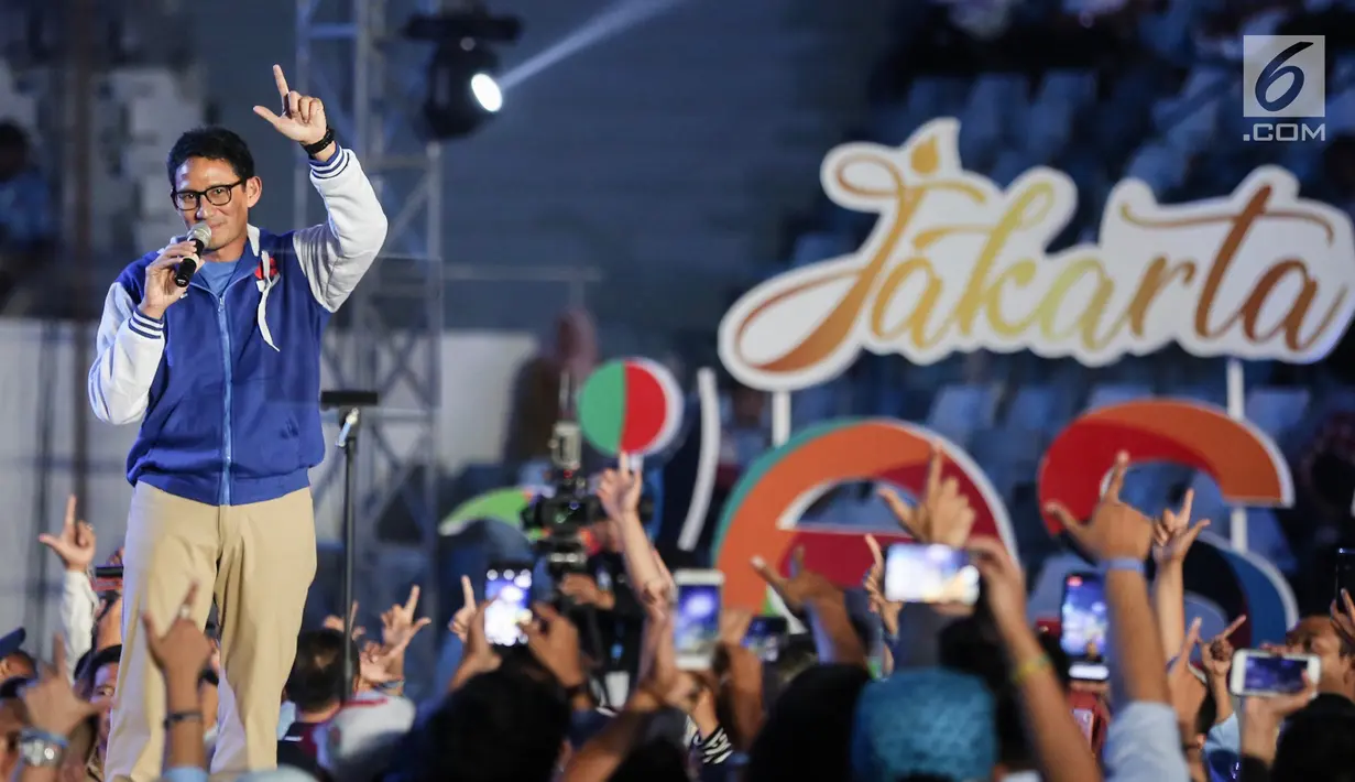 Pengusaha yang juga Cawapres nomor urut 02, Sandiaga Uno memberikan cerita inspiratif pada acara Young Entrepreneur Summit (YES) 2019 di Istora Senayan, Jakarya, Rabu (10/4). Ajang inspiratif bertajuk YES 2019 mengusung  tema ‘Arah Baru Ekonomi Indonesia’. (Liputan6.com/Fery Pradolo)