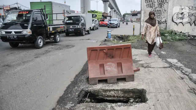 Jalan Raya Bekasi Rusak dan Berlubang Ancam Keselamatan Pengendara