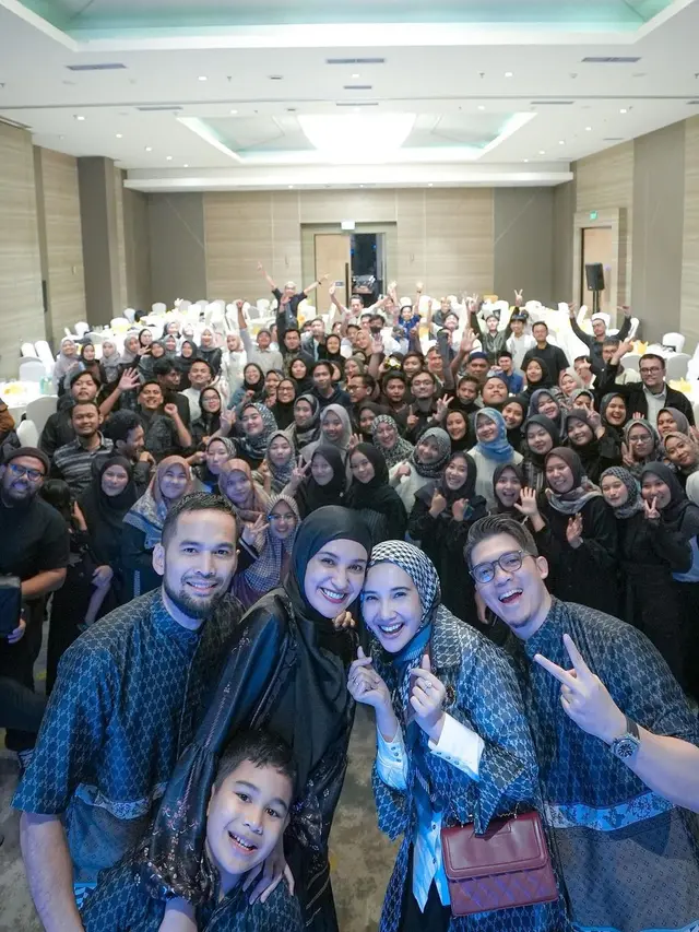 7 Momen Zaskia dan Shireen Sungkar Buka Bersama dengan Karyawan, Kompak Banget