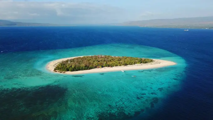 Pulau Tabuhan salah satu destinasi wisata di Banyuwangi yang berada dekat dengan destinasi wisata Pantai Grand New Watudodol (GWD)  (Istimewa)