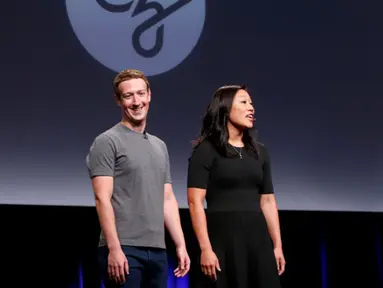 CEO Facebook Mark Zuckerberg bersama istrinya Priscilla Chan usai menggelar konferensi pers di UCSF Mission Bay, San Francisco, AS, Rabu (21/9).  Mark menyalurkan Rp 39 T demi sembuhkan segala macam penyakit. (REUTERS/Beck Diefenbach)