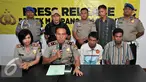 Polsek Mampang Prapatan temukan bocah hilang asal Situbondo, Jawa Timur yang diduga diculik kelompok Gafatar, Jakarta, Rabu (20/1/2016). Korban DJS (16) sempat dijanjikan hal-hal yang enak dan bagus oleh pelaku penculikan. (Liputan6.com/Yoppy Renato)