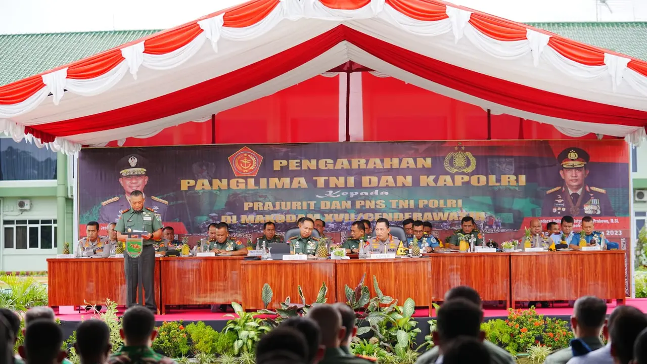 Kapolri Jenderal Listyo Sigit Prabowo dan Panglima TNI Jenderal Agus Subiyanto menyerukan komitmen bersamanya untuk mewujudkan Pemilihan Umum (Pemilu) 2024 yang damai, aman dan lancar.