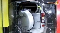[VIDEO] Mobil Tabrak McDonald Green Garden, 3 Luka-luka