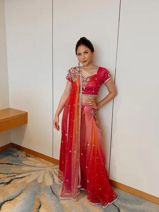 Sahabat Enzy Storia ini mengutarakan keinginan mulianya. Yakni ingin menikah dan membangun rumah tangga bersama laki-laki yang menjadi pendamping hidupnya kelak. (Instagram/jscmila)