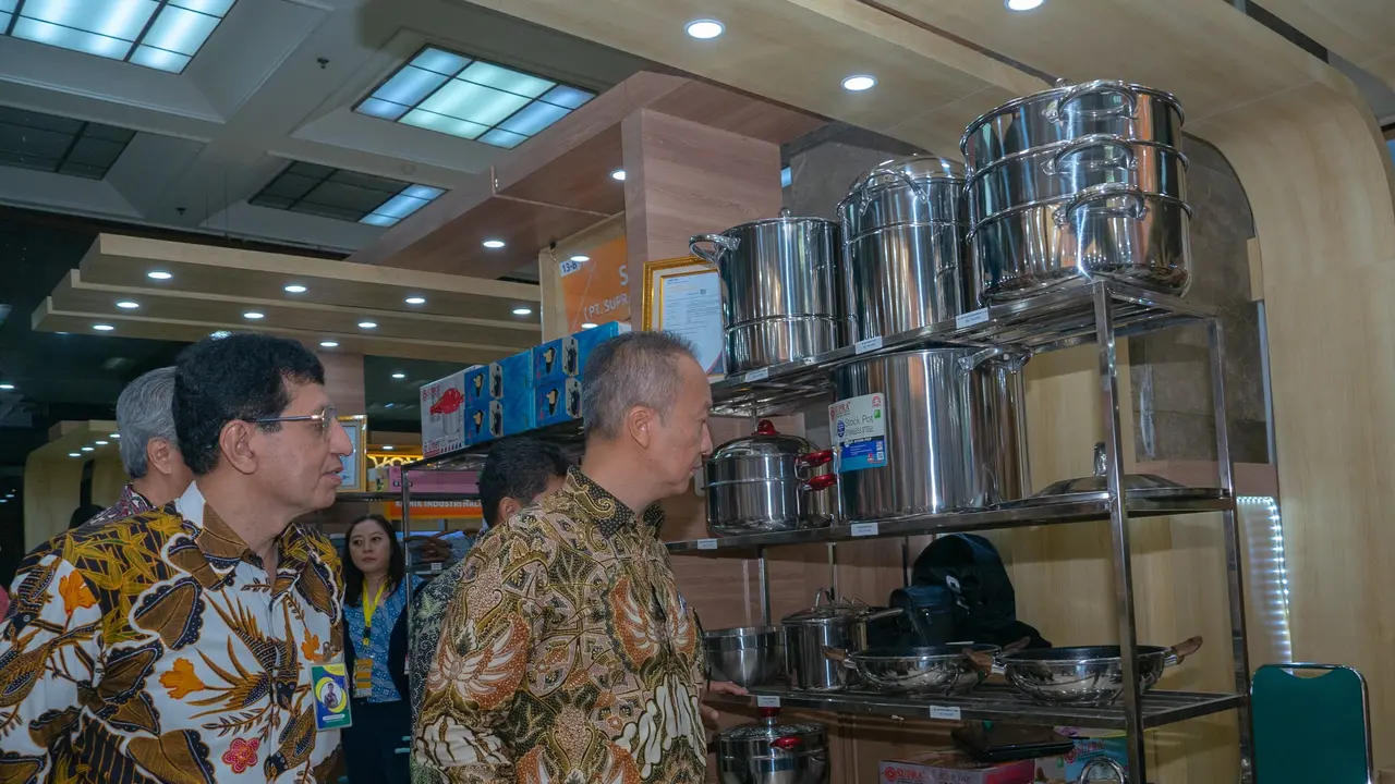Menteri Perindustrian Agus Gumiwang Kartasasmita