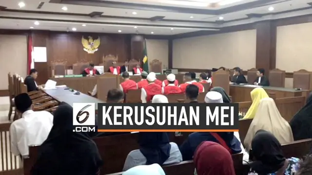 Pengadilan negeri Jakarta Pusar menggelar sidang perdana kerusuhan 21-22 Mei 2019. Sidang menghadirkan puluhan terdakawa yang diduga memberikan bantuan kepada pelaku.