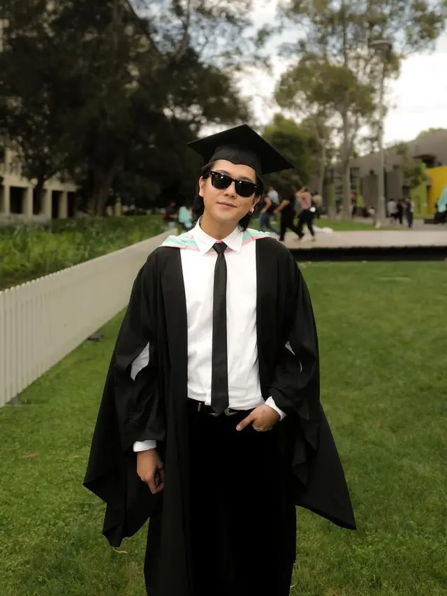 Iqbaal Ramadhan wisuda [Instagram/iqbaal.e)