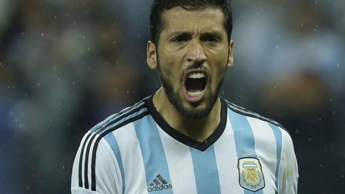 Pemain Valencia dan timnas Argentina, Ezequiel Garay (Juan Mabromata/AFP)