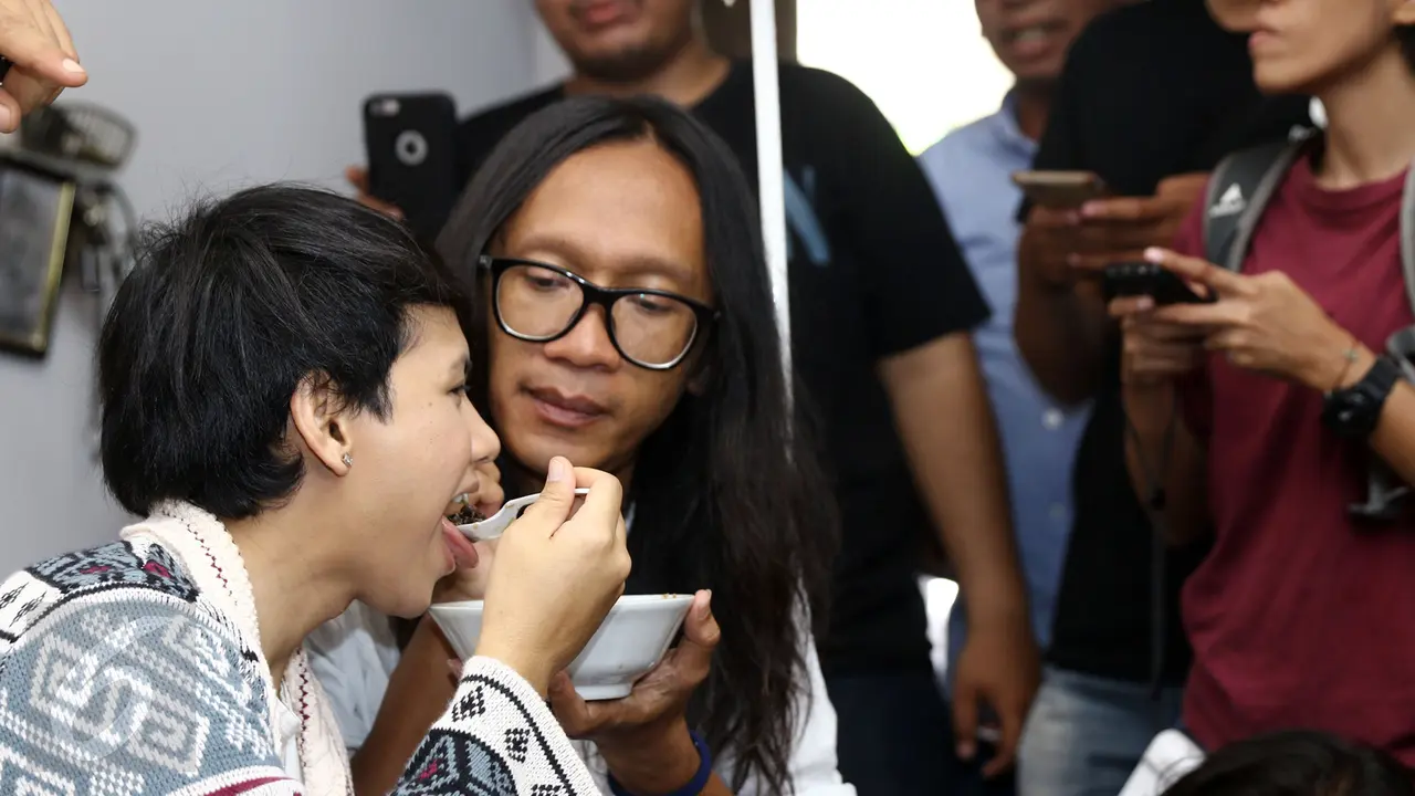 Aming dan istri, Evelyn