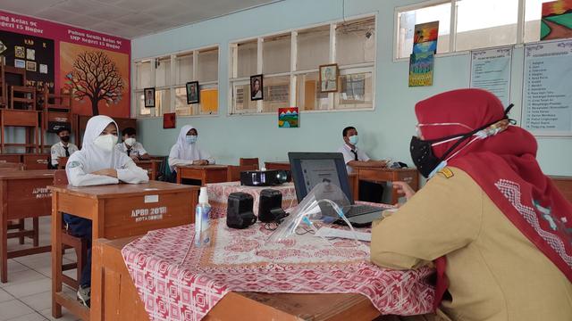Uji coba pembelajaran tatap muka (PTM) terbatas di Kota Bogor.