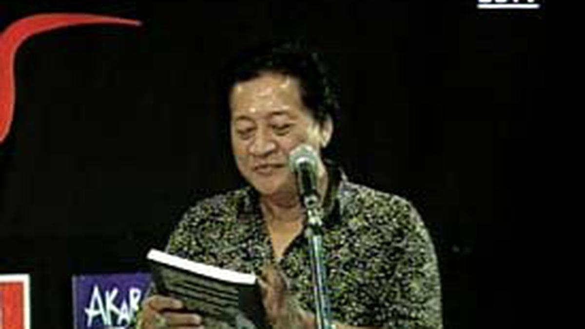 W.S. Rendra Meluncurkan Panembahan Reso