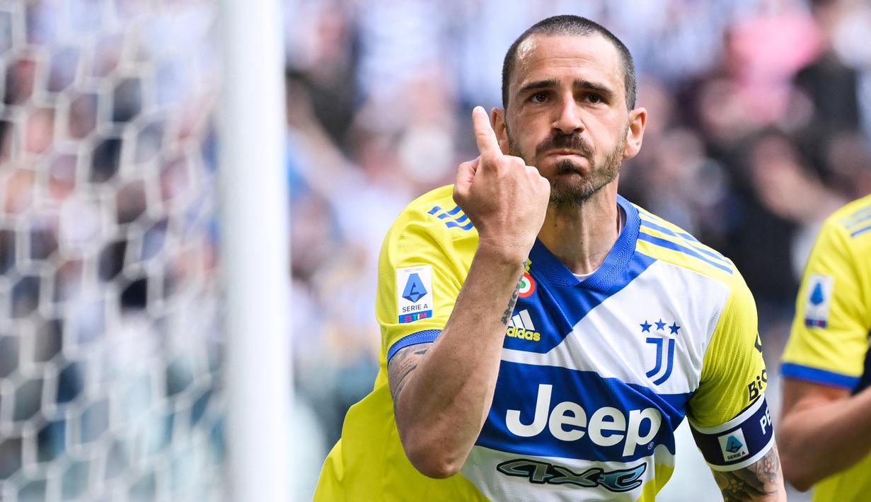 Bek andalan Juventus ini sempat hengkang ke AC Milan pada musim panas 2017 lalu. Namun masa bakti Leonardo Bonucci di kota Milan itu tak berlangsung lama yakni hanua semusim. Bonucci akhirnya meningalkan San Siro untuk pulang ke Juventus. (AFP/Marco Bertorello)
