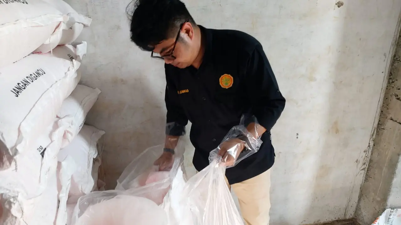 Satgassus Pencegahan Korupsi Polri melakukan pemantauan distribusi pupuk subsidi dan hibah alat mesin pertanian (alsintan) kepada Petani di Kabupaten Ogan Komering Ilir (OKI), Sumatera Selatan.