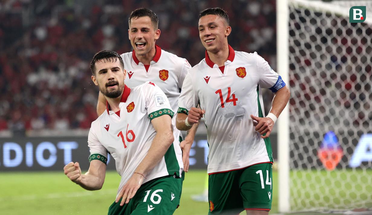 Pemain Bulgaria merayakan gol penalti yang dicetak oleh Marin Petkov ke gawang Timnas Indonesia dalam laga final FIFA Series 2026 di Stadion Utama Gelora Bung Karno (SUGK), Senayan, Jakarta, Senin (30/03/2026). (Bola.com/Abdul Aziz)