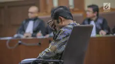 Terdakwa kasus dugaan suap proyek PLTU Riau-1 Idrus Marham menjalani sidang putusan di Pengadilan Tipikor, Jakarta Pusat, Selasa (23/4/2019). Mantan Sekjen Partai Golkar Idrus Marham mendapat vonis tiga tahun penjara dan denda Rp 150 juta subsidier dua bulan kurungan. (Liputan6.com/Faizal Fanani)