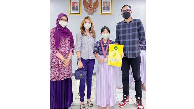 6 Potret Kedekatan Masayu Anastasia dan Sang Putri yang Beranjak Remaja, Kompak