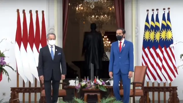 Perdana Menteri Malaysia Muhyiddin Yassin mengunjungi Istana Kepresidenan Jakarta dan bertemu dengan Presiden Republik Indonesia, Joko Widodo pada Jumat (5/2/2021). (Photo credit: Laman Youtube Resmi Sekretariat Presiden RI).