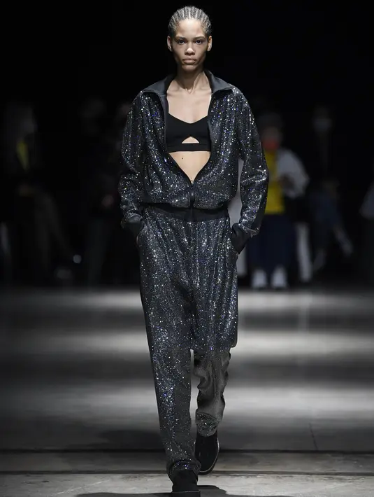 Koleksi Onitsuka Tiger kali ini adalah tentang tahun-tahun di era 70 dan 80an dengan kontemporer dan perspektif yang aktif. Foto: Document/Onitsuka Tiger.