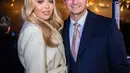 Tiffany Trump terlihat elegan kenakan mantel dress berwarna putih dengan kancing emas [@tiffanytrump]