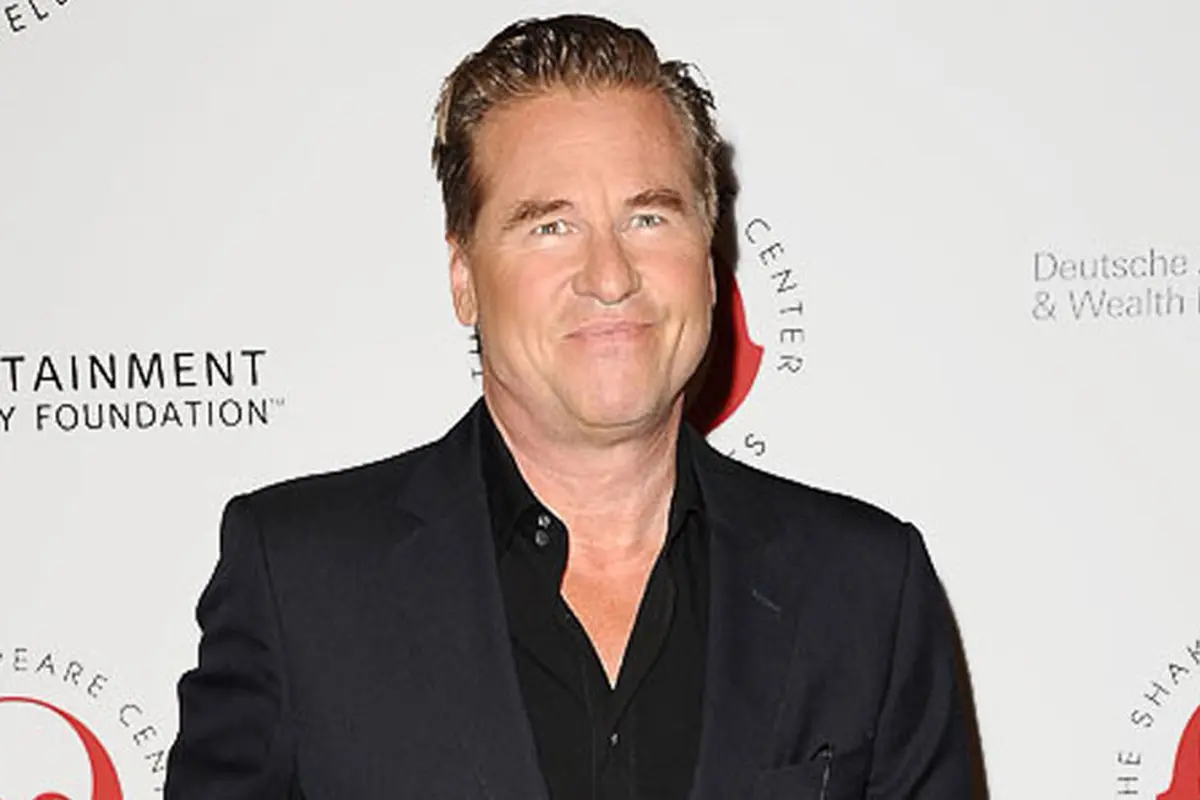 Val Kilmer menderita tumor tenggorokan