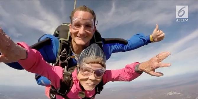 VIDEO: Rayakan Ulang Tahun ke-94, Nenek Ini Ikut Terjun Payung