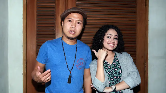 [Bintang] Sandhy Sondoro dan Wizzy