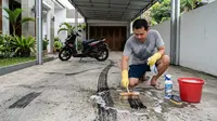 Cara Menghilangkan Bekas Ban Motor di Lantai Carport Tanpa Menyikat, Cukup Pakai 7 Bahan Ini