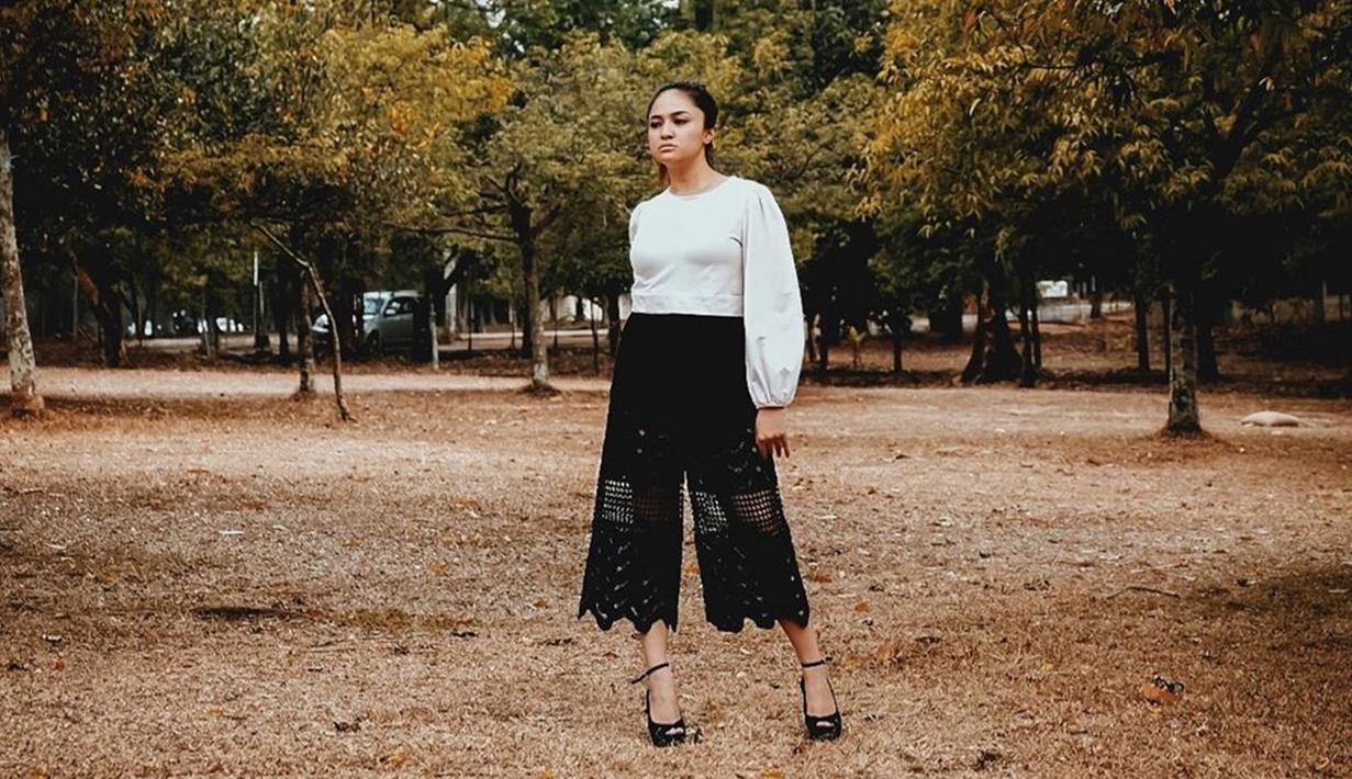 FOTO: Gaya OOTD Marshanda dengan Busana Putih, Tampil ...