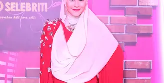 Zaskia Adya Mecca meraih penghargaan sebagai selebriti dengan hijab paling fashionable di ajang Infotainment Awards pada Jumat (22/1/2016) malam. Wanita cantik berhijab ini tak menyangka jika dirinya yang terpilih. (Nurwahyunan/Bintang.com)